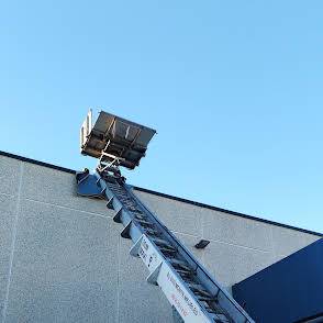 Quel monte-meuble choisir pour chantier de toiture avec accès restreint et personnel qualifié 7j/7 à La Ciotat