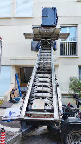 Déménager à Toulon sans ascenseur : la solution Toulon Monte Meuble  proche de Six fours les plages pour particulier