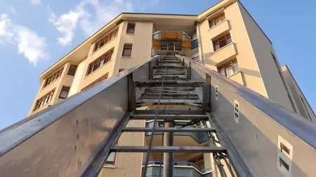 Notre zone d'activité pour ce service Monte-meuble tracté adapté pour passage sous porche et levage de matériel sur cour intérieure difficile d’accès