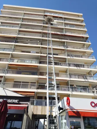 Notre zone d'activité pour ce service Location de monte-meuble avec technicien pour monter une baie vitrée lourde en étage élevé